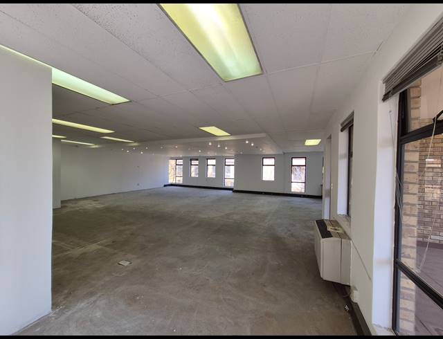 182M² OFFICE TO LET IN KRAMERVILLE